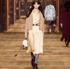 Abiti Midi|Abiti|Elisabetta Franchi Abito chemisier in crêpe con tasche Crema