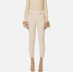 Tailleur|Pantaloni E Shorts|Elisabetta Franchi Pantalone dritto in crêpe stretch con rivetto logo Crema