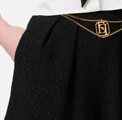 Pantaloni E Shorts|Elisabetta Franchi Short in tweed laminato con accessorio logo Nero