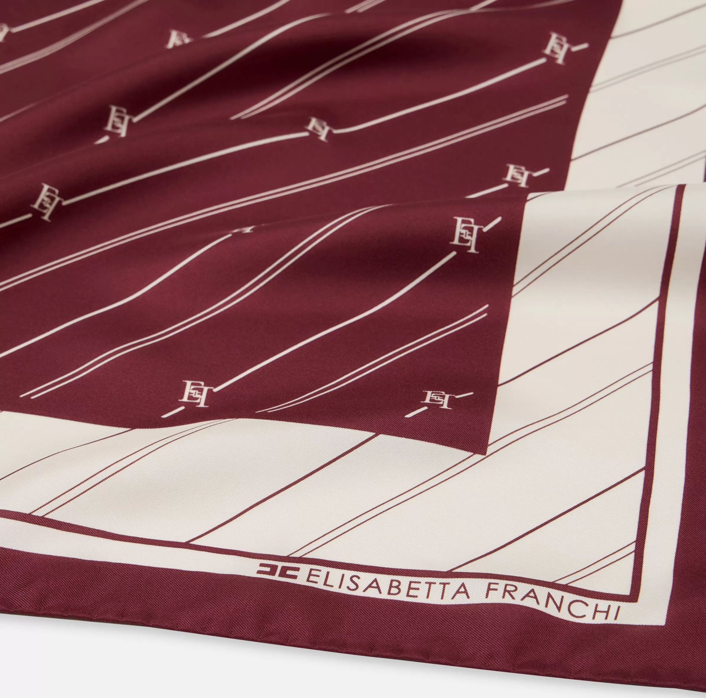 Elisabetta Franchi Sciarpe^Foulard in seta con pattern righe diagonali e logo RougeNoir/Burro